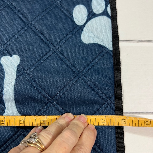 Medium reusable Pet waterproof pad approx 23.5x18”washable great for doorway - Picture 6 of 8
